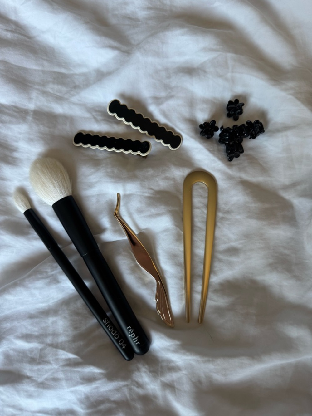 Makeup Brush & Hair Accessory Set in Black, White, Gold